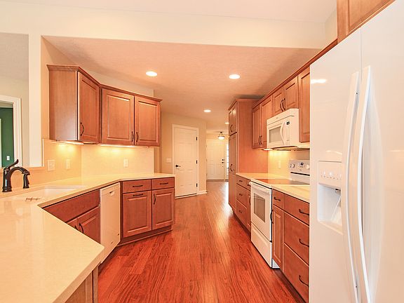 5th image of 11511 S Lake Dr