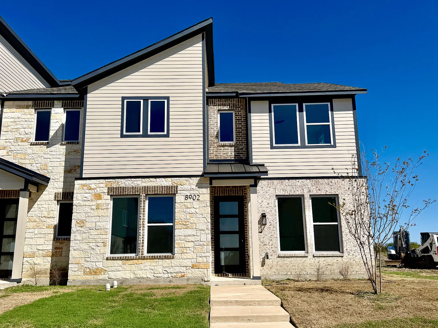 4 bed, 2177 sqft, $2,700 — Photo 1
