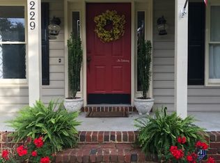 229 Old Oaks Ter, Chesapeake, VA 23322