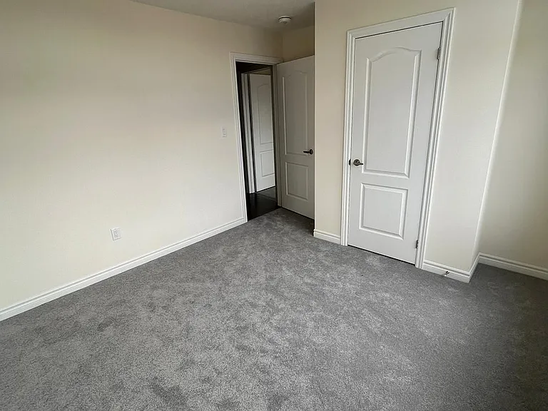 2107 Hallandale St — Photo 34