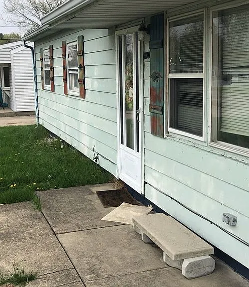 2902 S Meeker Ave — Photo 1