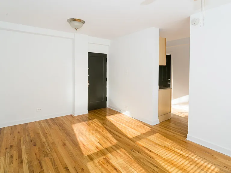 Woodlawn Terrace — Photo 9