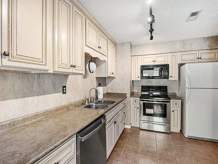 760 Yorkwood Pl — Photo 12