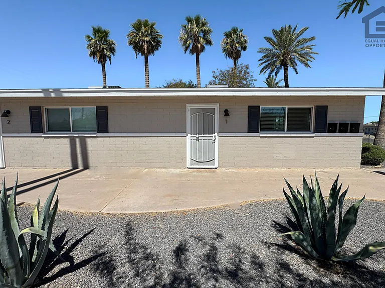 4933 E Willetta St — Photo 33