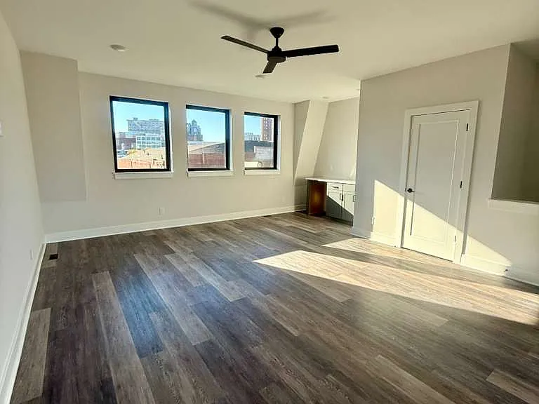 1495 Superior Ave — Photo 37