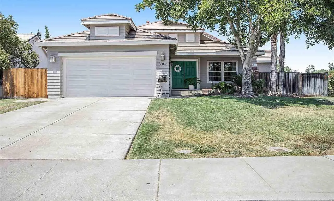 705 Summer Cir photo 1
