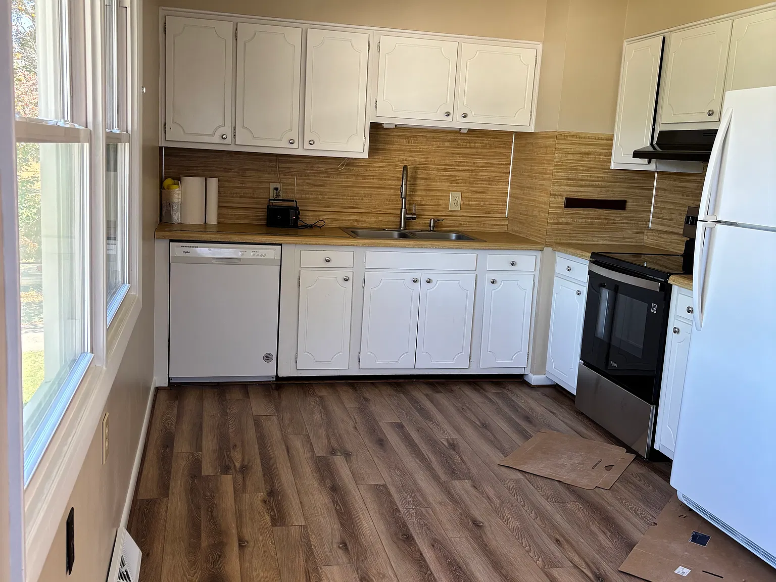 3 bed, 1000 sqft, $2,100 — Photo 3