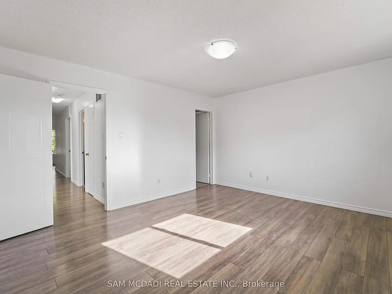 87 Rundle Cres — Photo 12