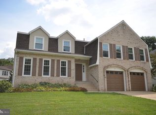 13 Lipscomb Ct, Sterling, VA 20165