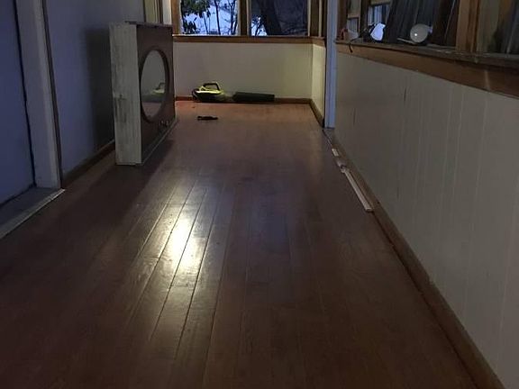 3 season porch, new oak hardwood.