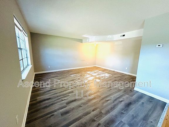 3rd image of 4653 Cary Ln