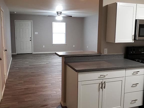 5th image of 396 Nederland Ave