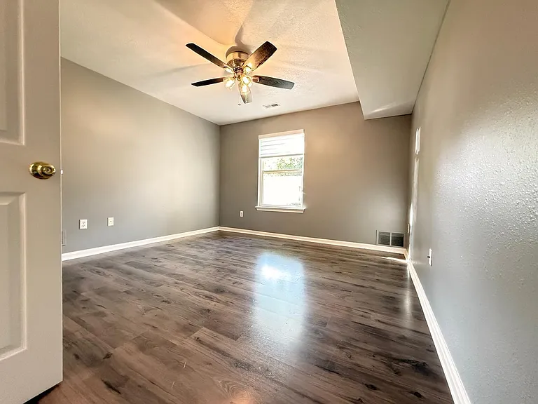1401 Millbrook Trl — Photo 8