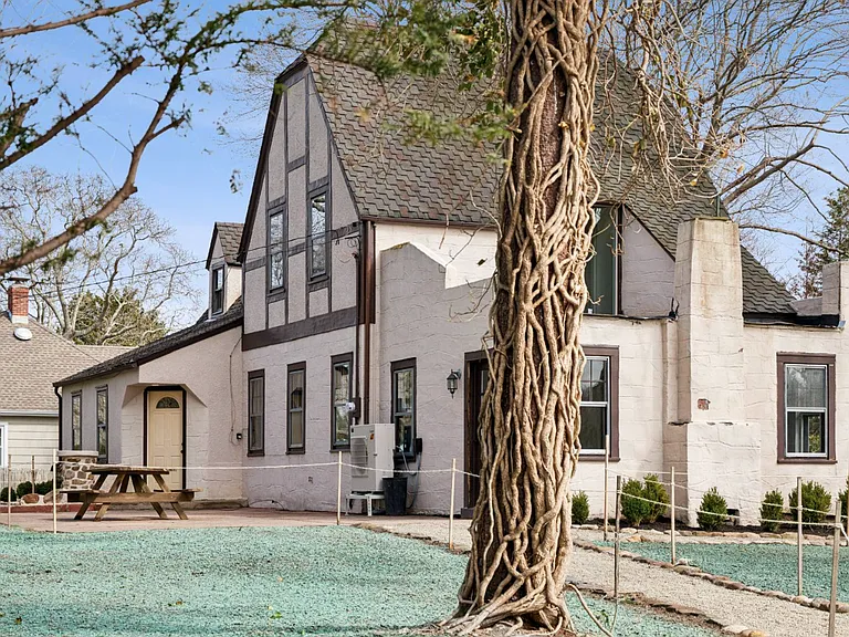 18 Lake Side Dr — Photo 2
