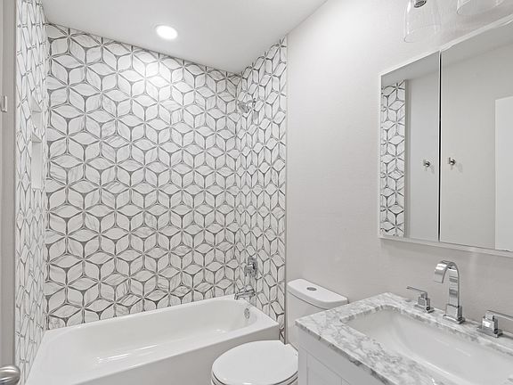 4th image of 3013 W Lakeside Dr #2