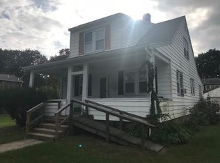 33 Collins Ave, Warwick, RI 02818