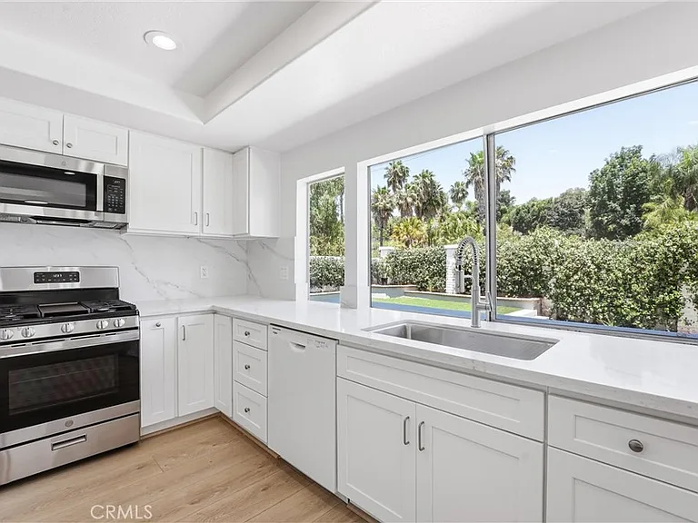 845 Woodcrest Ave — Photo 2