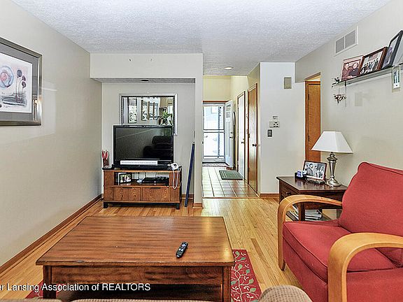 4th image of 1715 Whitegate Ln
