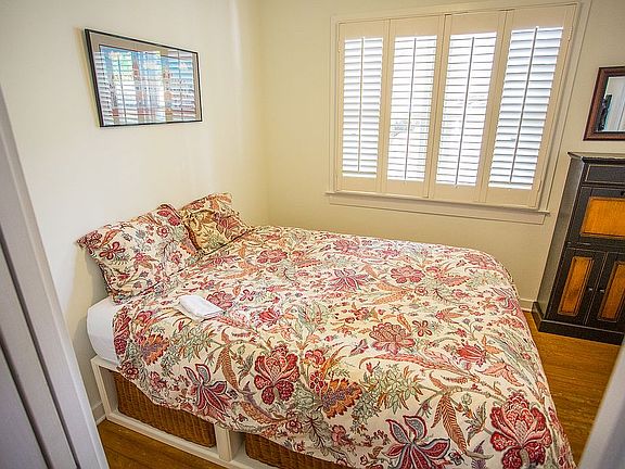 4th image of 715 Olivia St