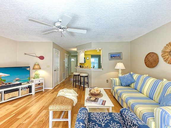 4th image of 1506 Coral Oak Ln #0