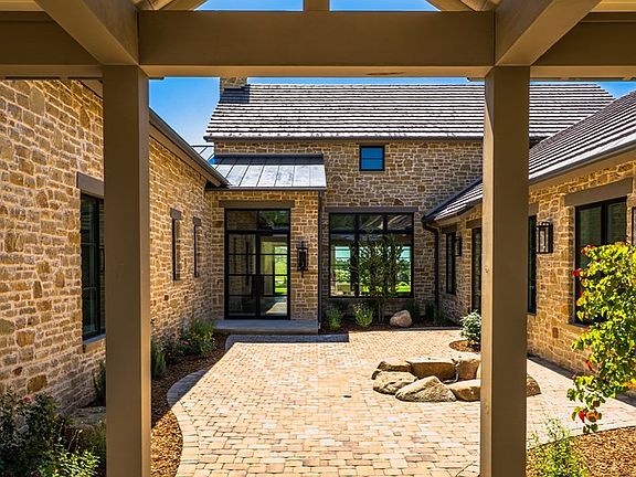 2nd image of 26 Lago Vista Dr