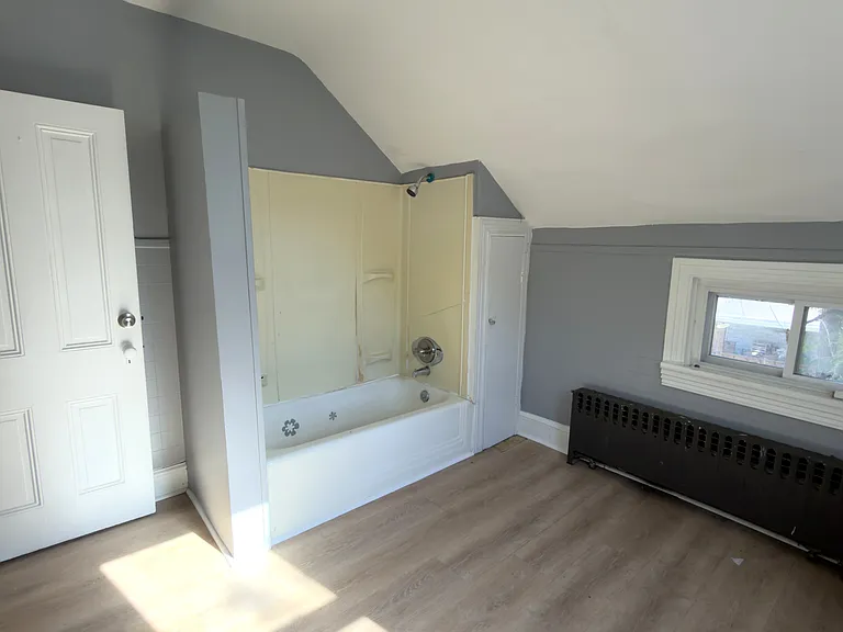 120 N Evans St — Photo 19