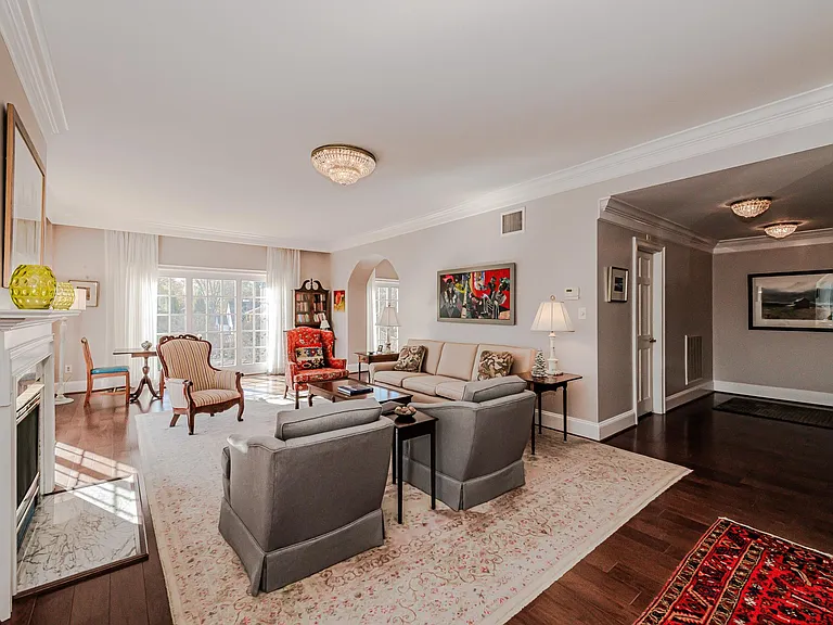 2445 Selwyn Ave #403 — Photo 3