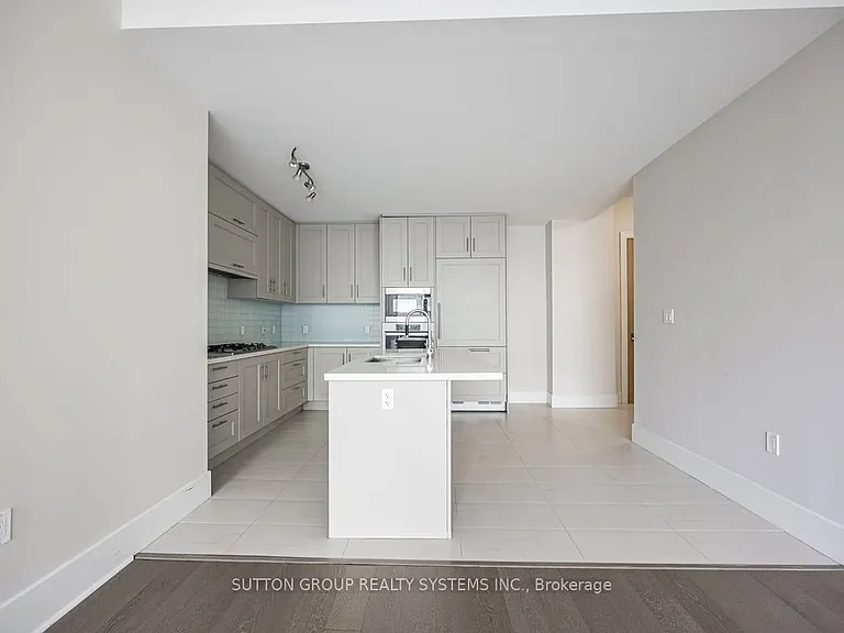 29 Queens Quay E #1008 — Photo 9