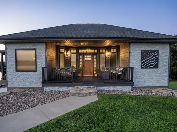 1041 Lake Dr, Keytesville, MO 65261