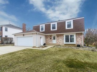 910 Knightsbridge Ln, Schaumburg, IL 60195