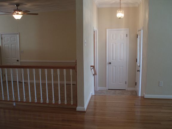 4th image of 464 Greencastle Ln