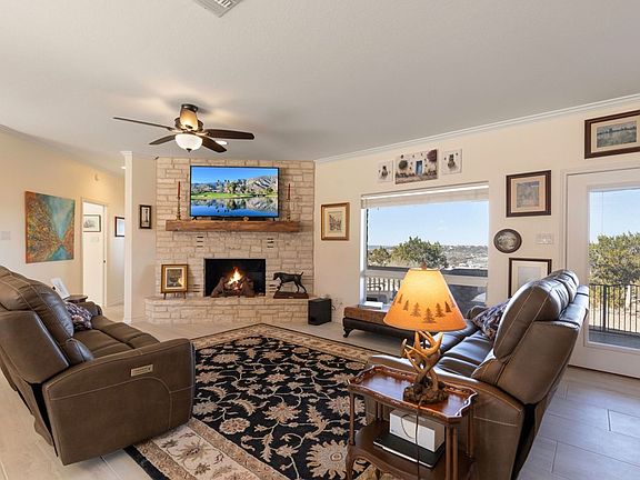 4th image of 1817 Summit Point Dr