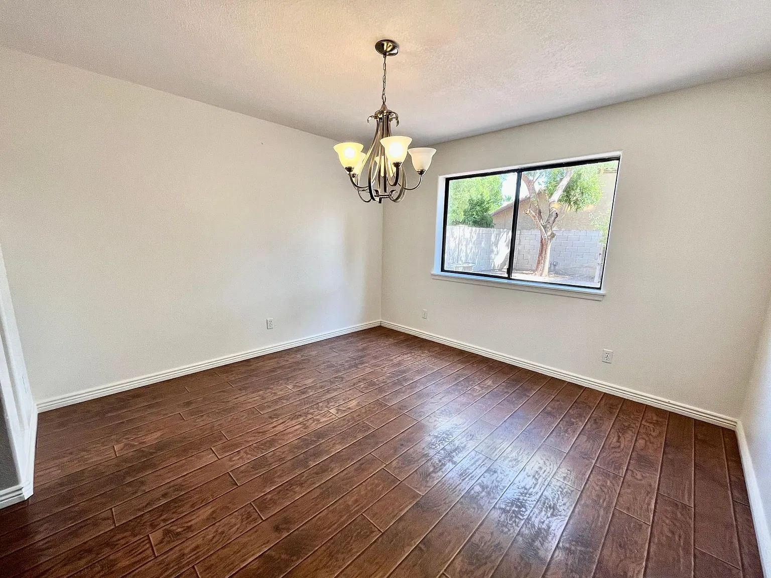5 bed, 2.5 bath, 2419 sqft, $3,000 — Photo 2