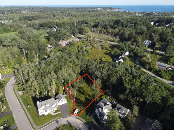 10 Commodores Way, Kennebunk, ME 04043