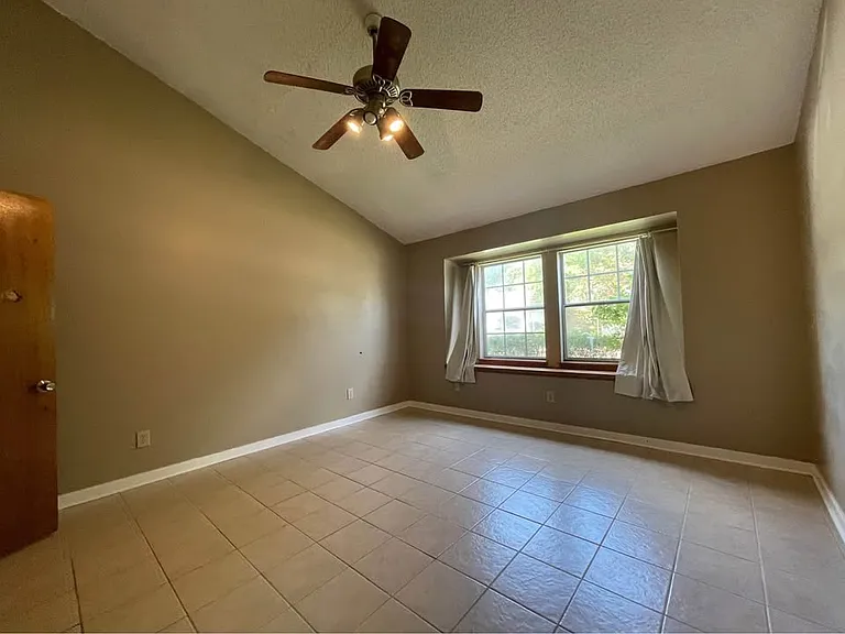 116 Lofty Pine Ln — Photo 8