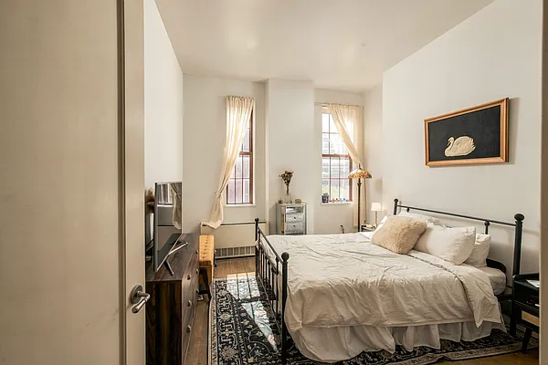 Bedroom, photo 1