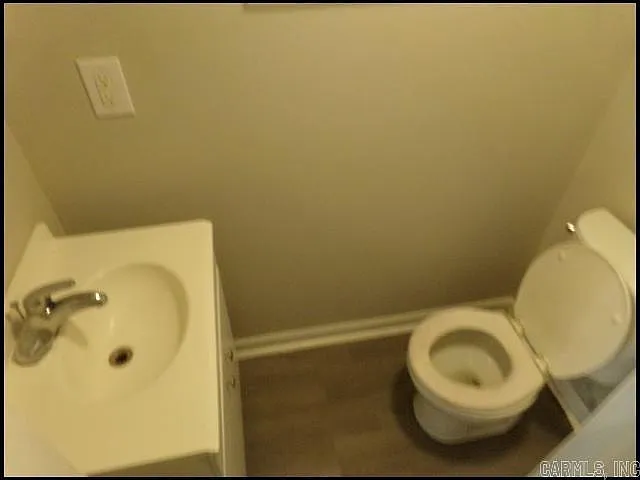 2 bed, 1.5 bath, 904 sqft, $799 — Photo 4
