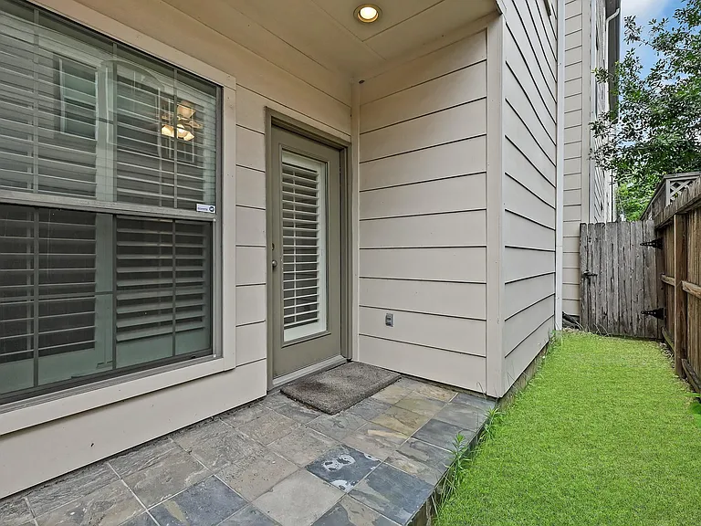 1204 Cohn St — Photo 7