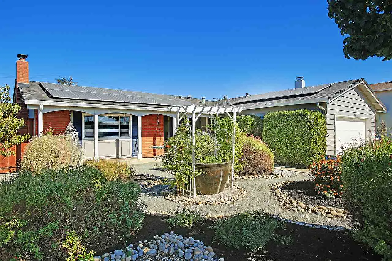 422 Robert Way photo 1