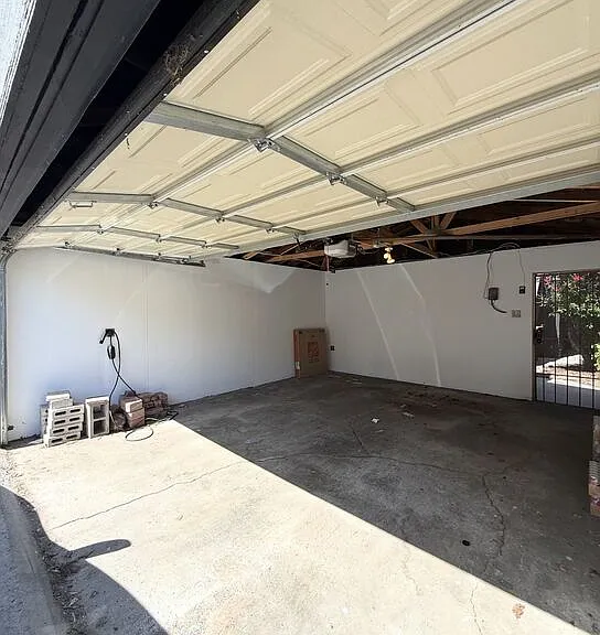 4275 McClung Dr — Photo 27