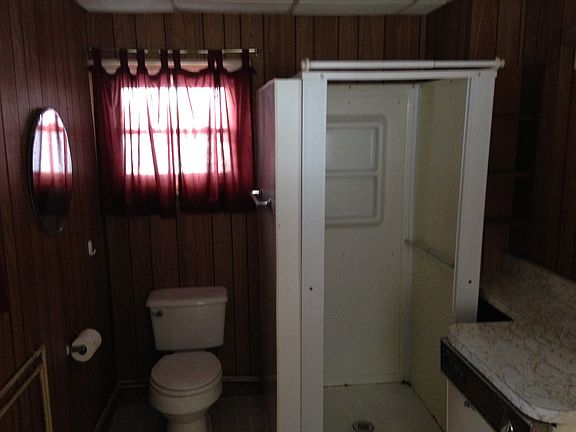 down stairs bath/laundry