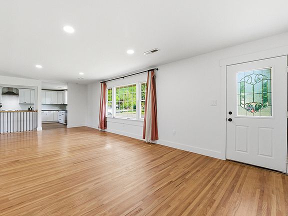 4th image of 805 Grandview Ave