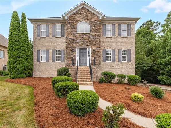 1445 Meadowlands Dr, Winston Salem, NC 27107