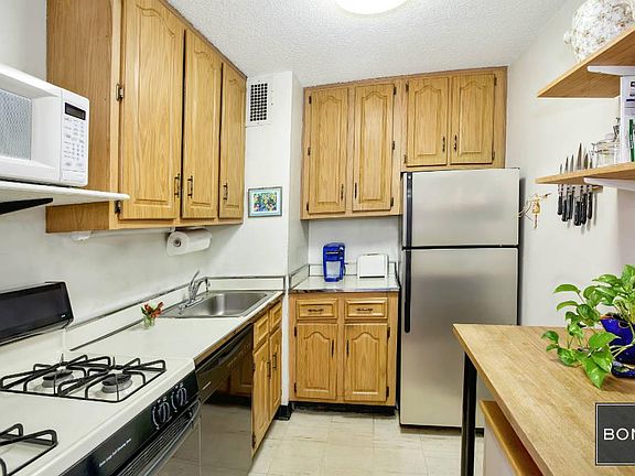 5th image of 201 E 17th St APT 12J