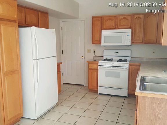 2nd image of 3372 Calumet Ave
