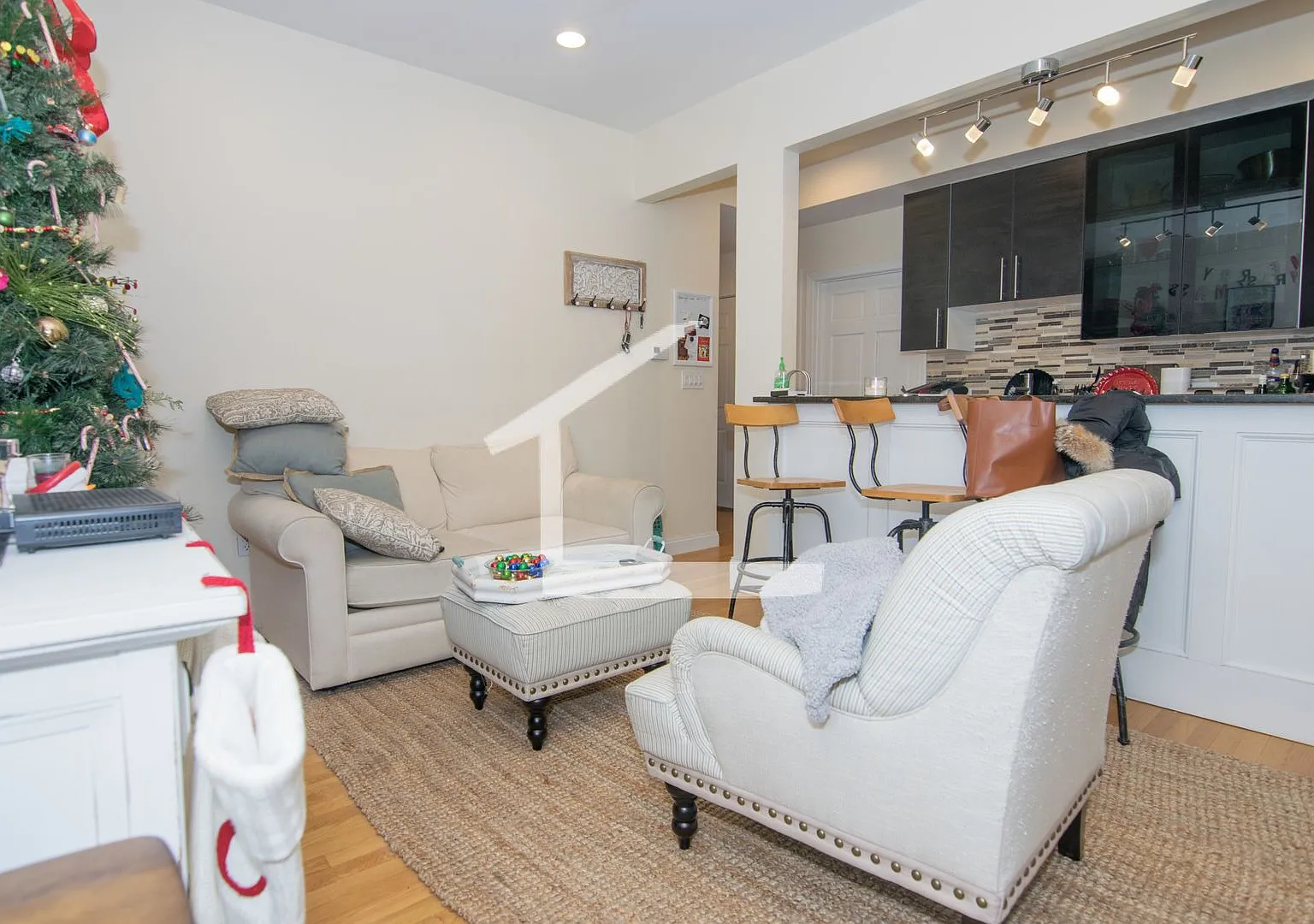 4 Bed 2 Bath in Brookline — Photo 3
