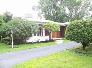 11 Warren Dr, Dallas, PA 18612