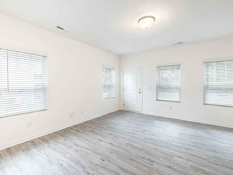 436 Kinnerton Pl — Photo 6