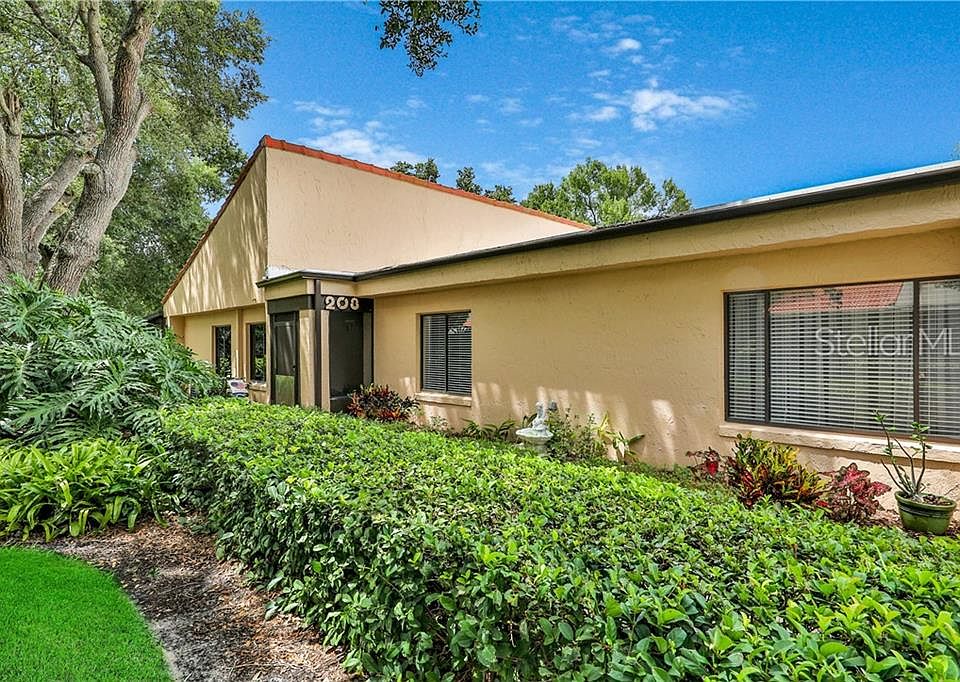 1st image of 208 Valencia Ct