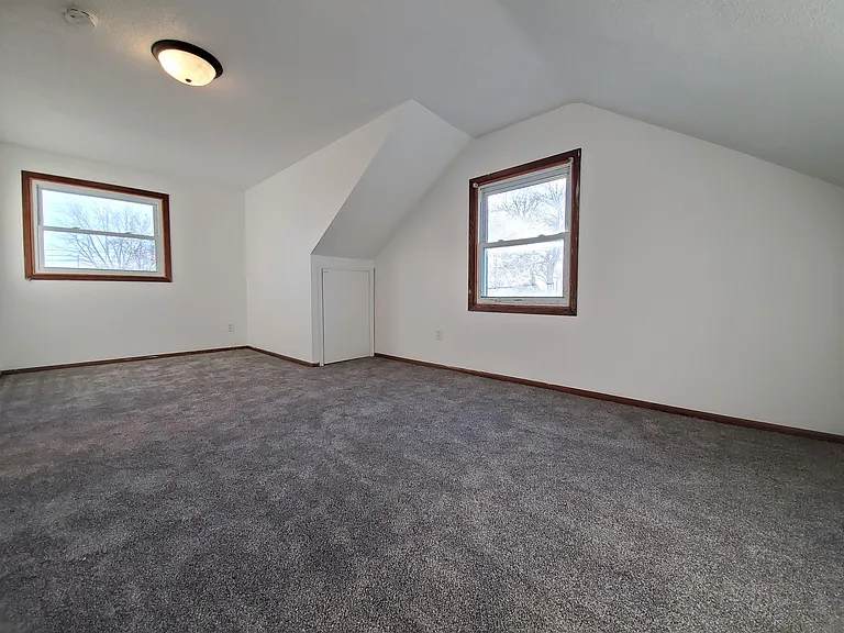 2004 16 1/2 St NW — Photo 9